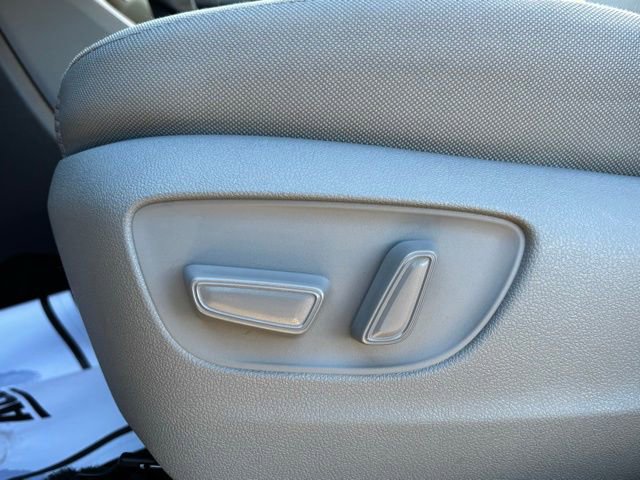 Used 2024 Toyota Highlander LE image 11