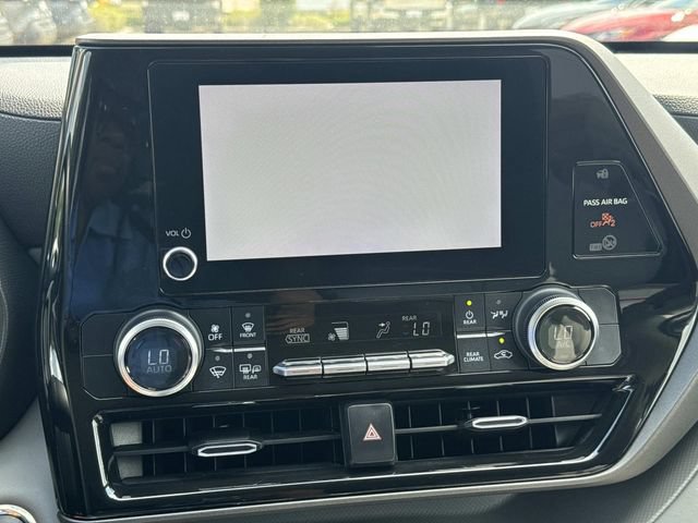 Used 2023 Toyota Highlander LE FWD image 30