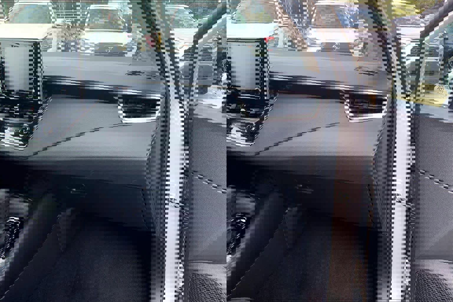 Used 2021 Toyota Corolla LE image 18