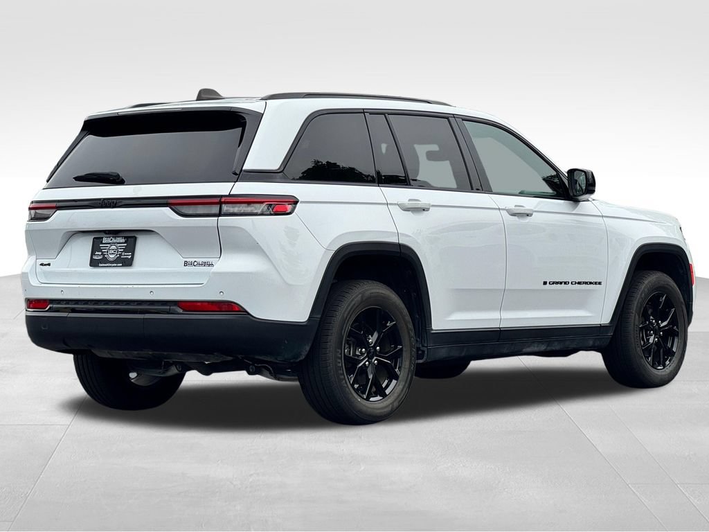 Used 2024 Jeep Grand Cherokee Altitude AWD/4WD image 7