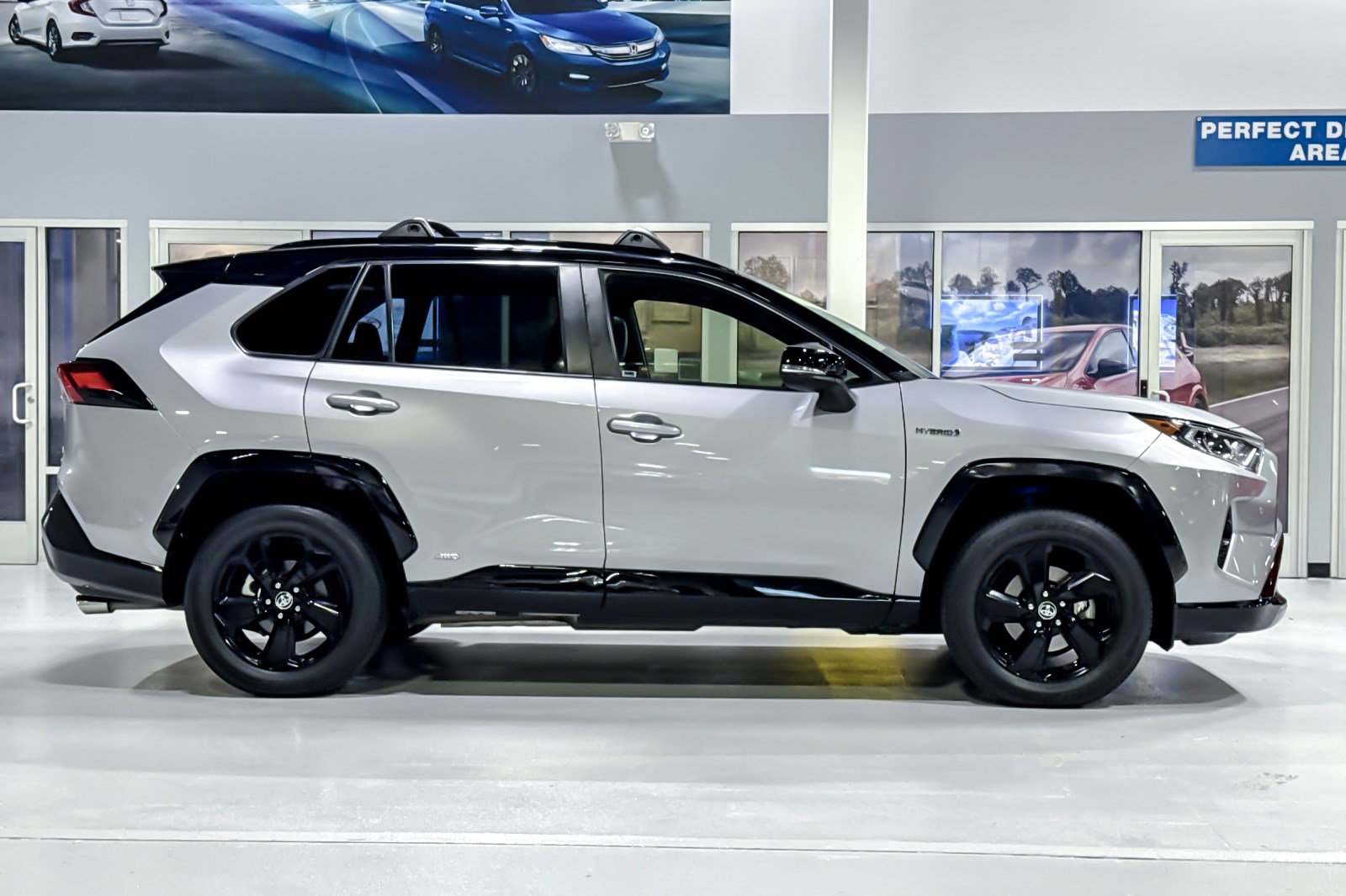 Used 2021 Toyota RAV4 XSE AWD/4WD image 8