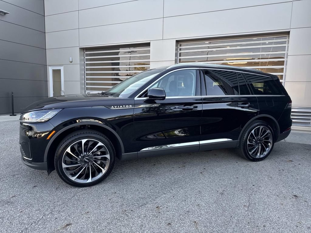 Used 2025 Lincoln Aviator Reserve w/ Illumination Package AWD/4WD image 3