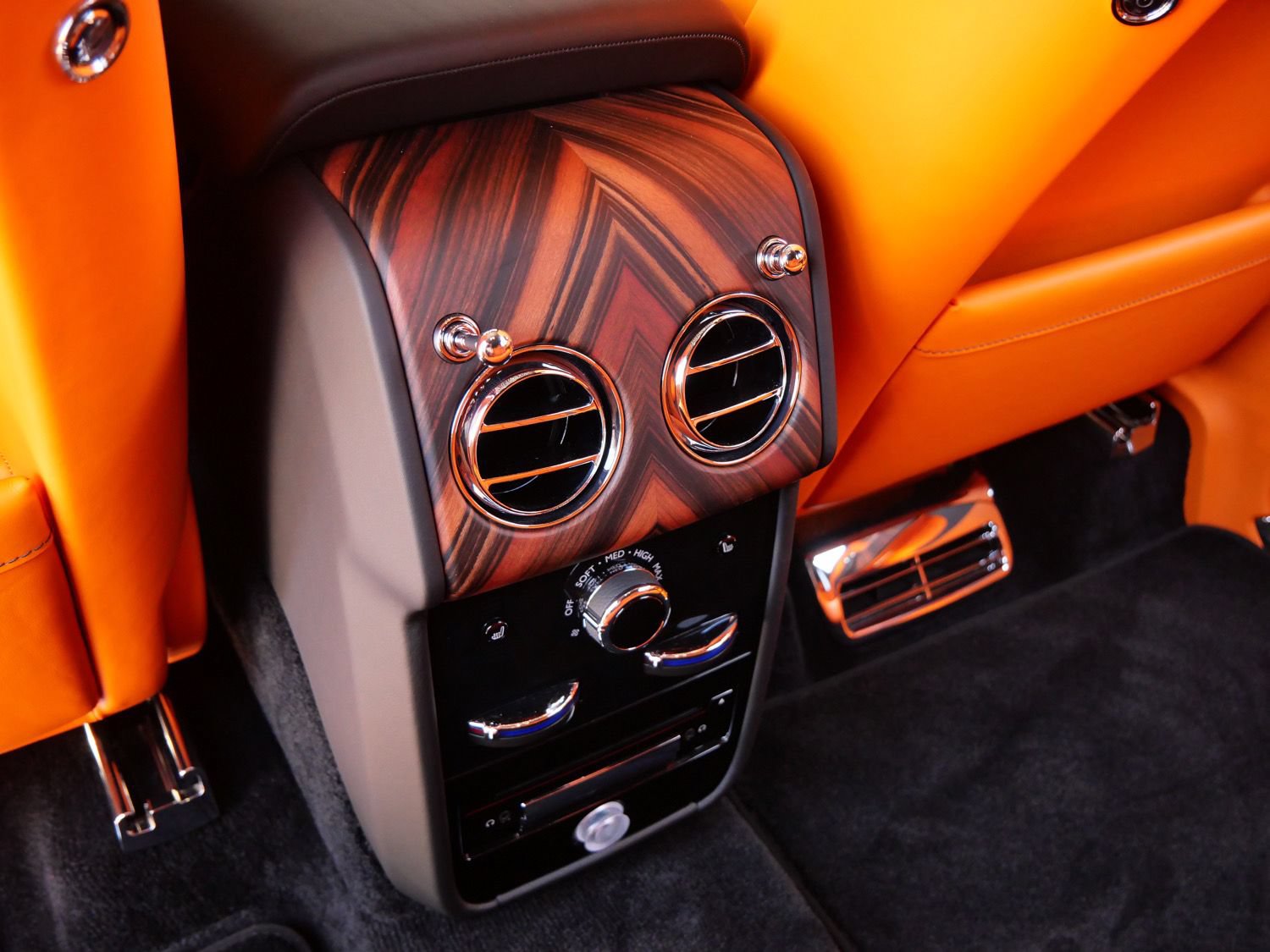 Certified 2024 Rolls-Royce Cullinan AWD/4WD image 26