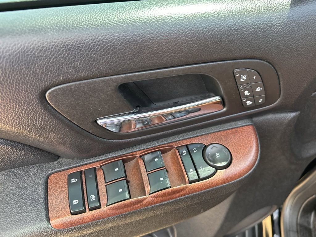 Used 2012 Chevrolet Avalanche LT image 17