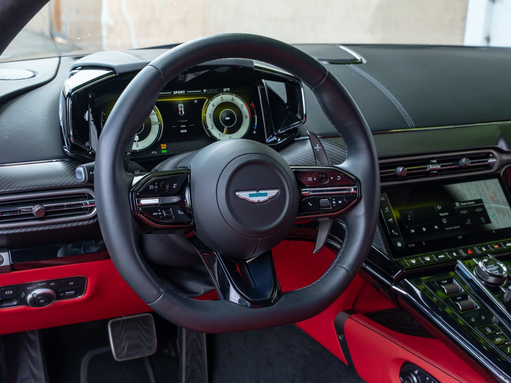 Used 2025 Aston Martin V8 Vantage Coupe RWD image 11