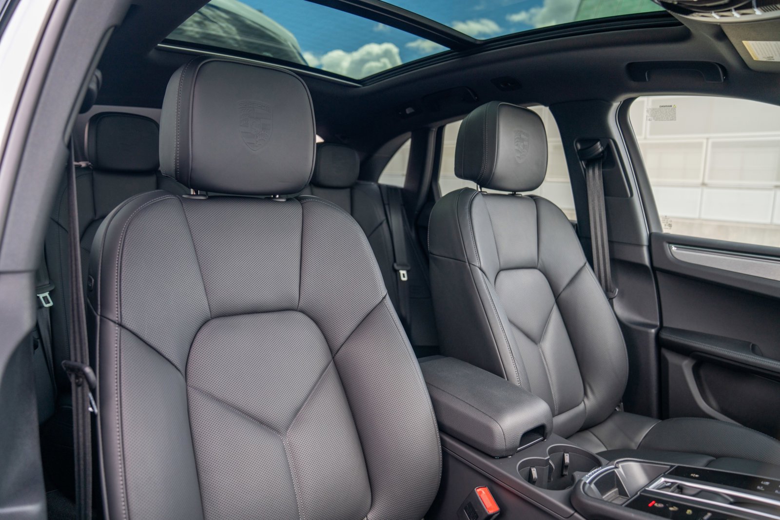 Certified 2026 Porsche Macan AWD/4WD image 27