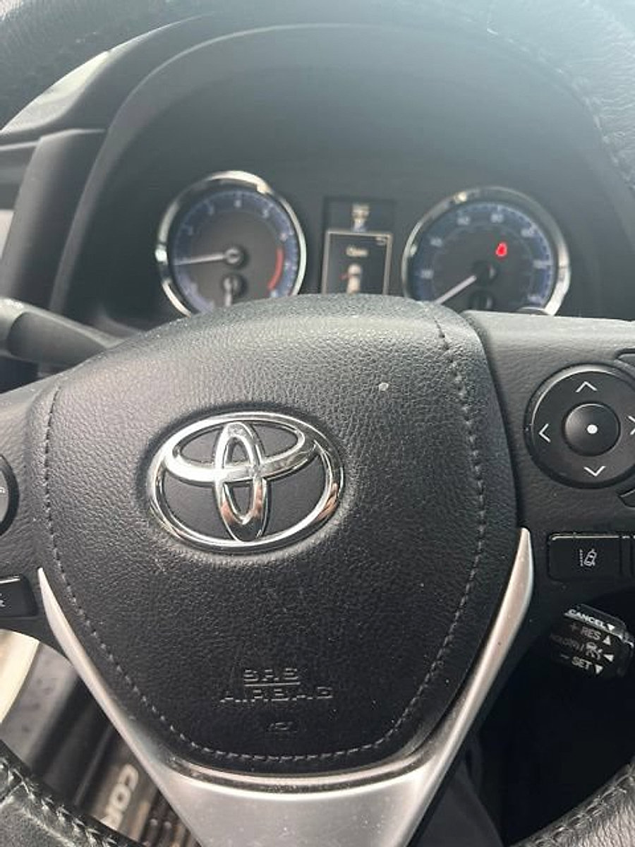 Used 2018 Toyota Corolla SE FWD image 32