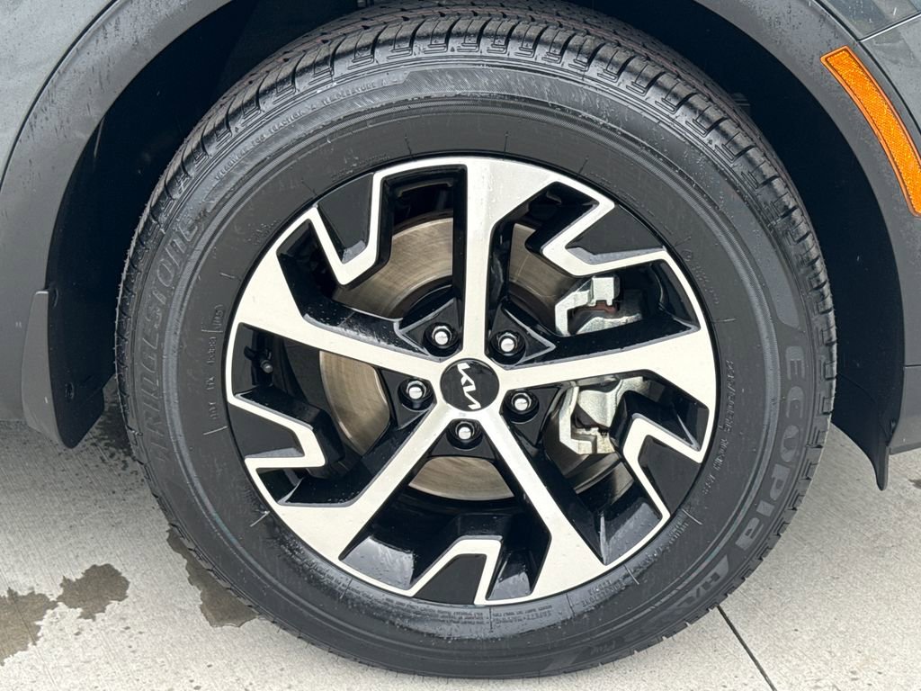 Used 2024 Kia Sportage EX AWD/4WD image 11