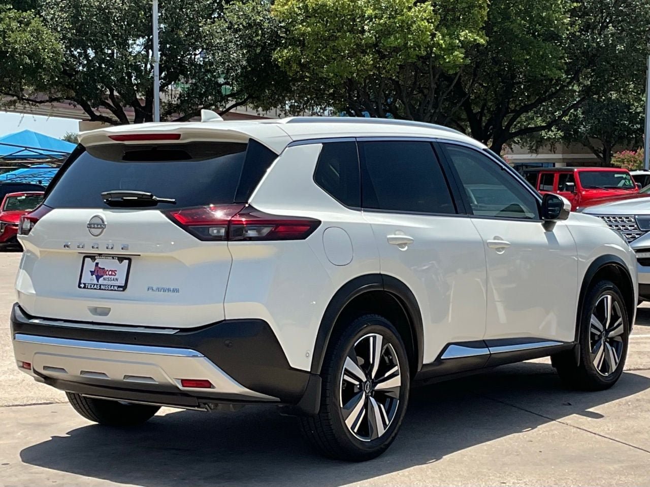 Used 2023 Nissan Rogue Platinum FWD image 5
