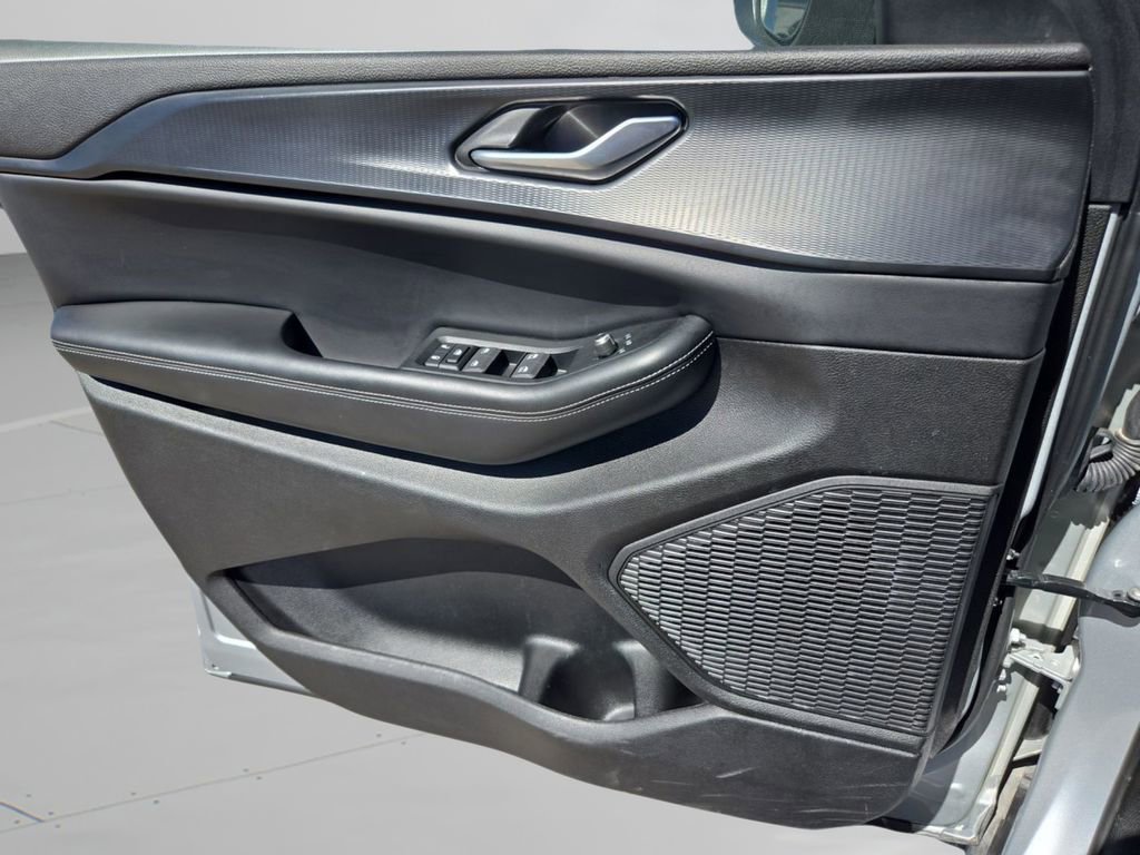 Certified 2024 Jeep Grand Cherokee L Laredo image 12