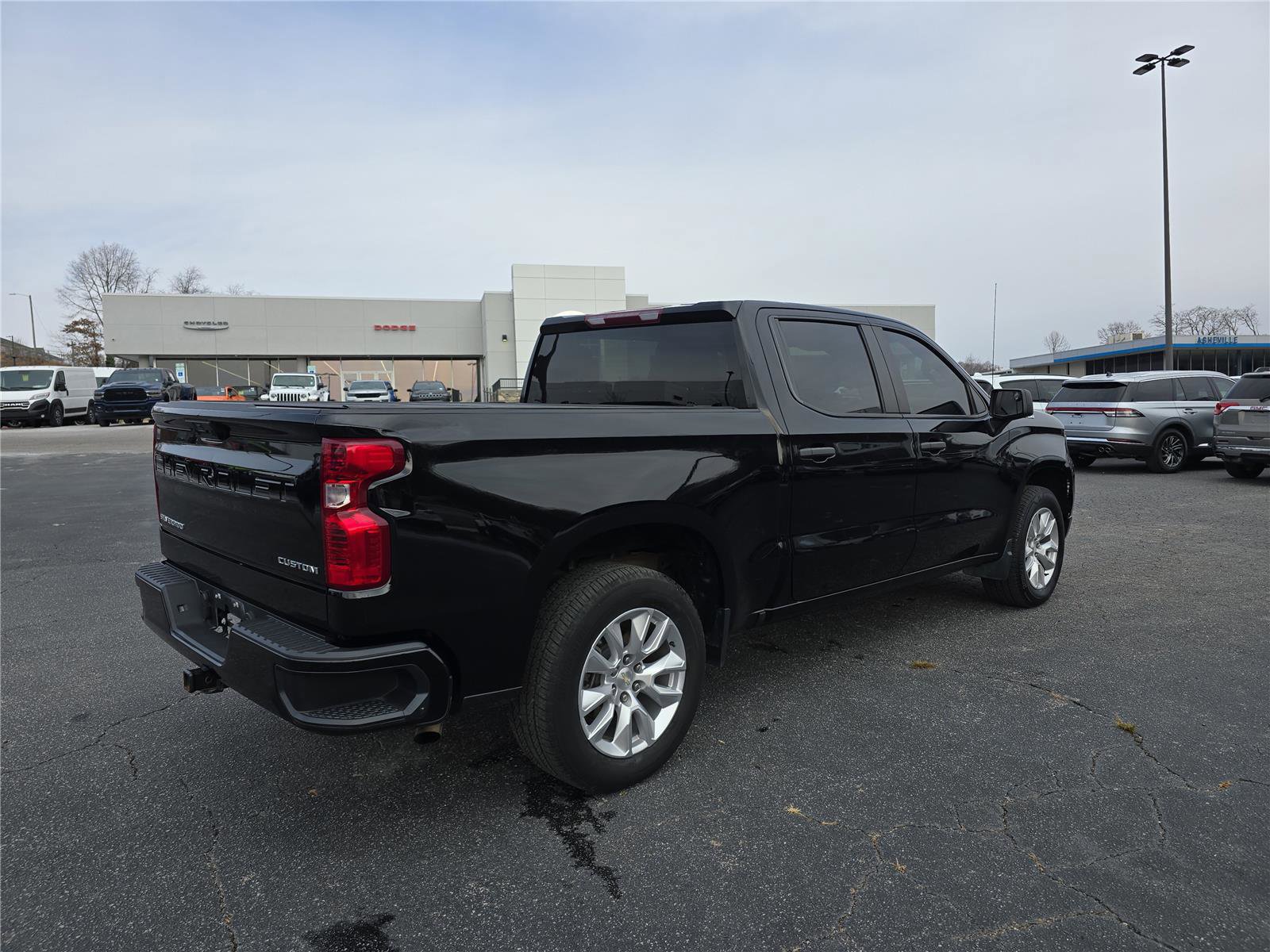 Used 2022 Chevrolet Silverado 1500 Custom image 3