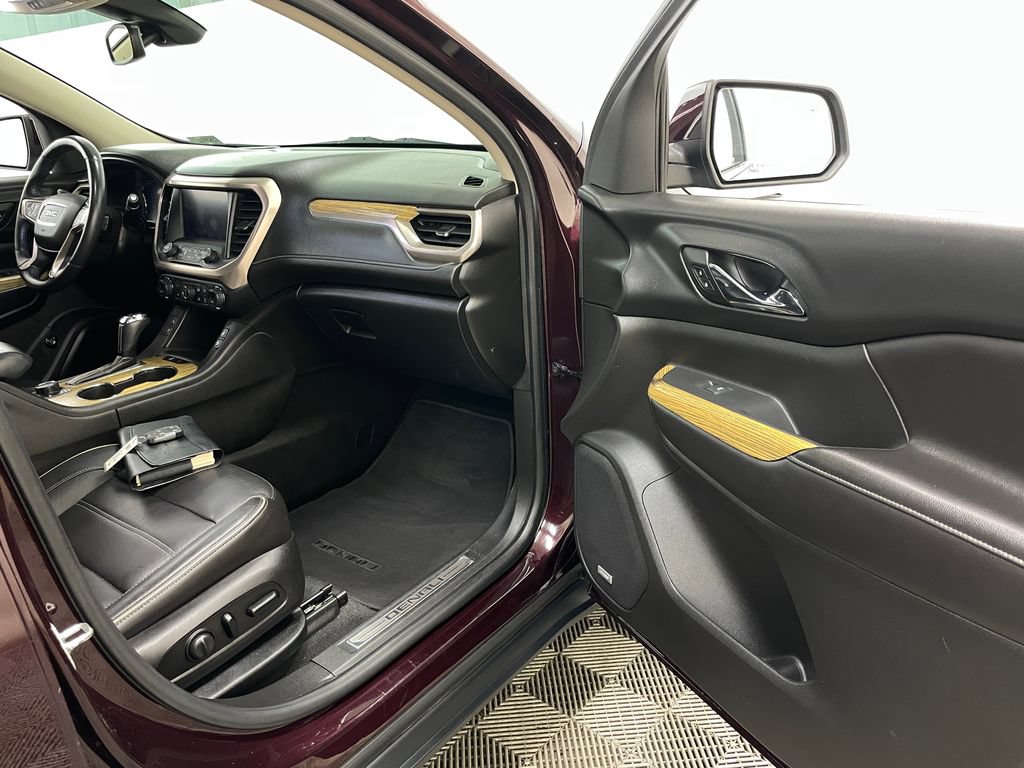 Used 2017 GMC Acadia Denali w/ Technology Package FWD image 39