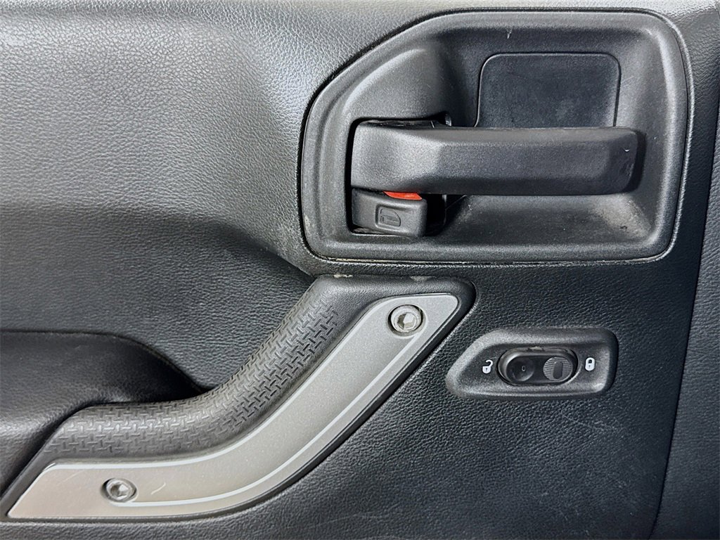 Used 2018 Jeep Wrangler Unlimited Sahara w/ Connectivity Group image 14