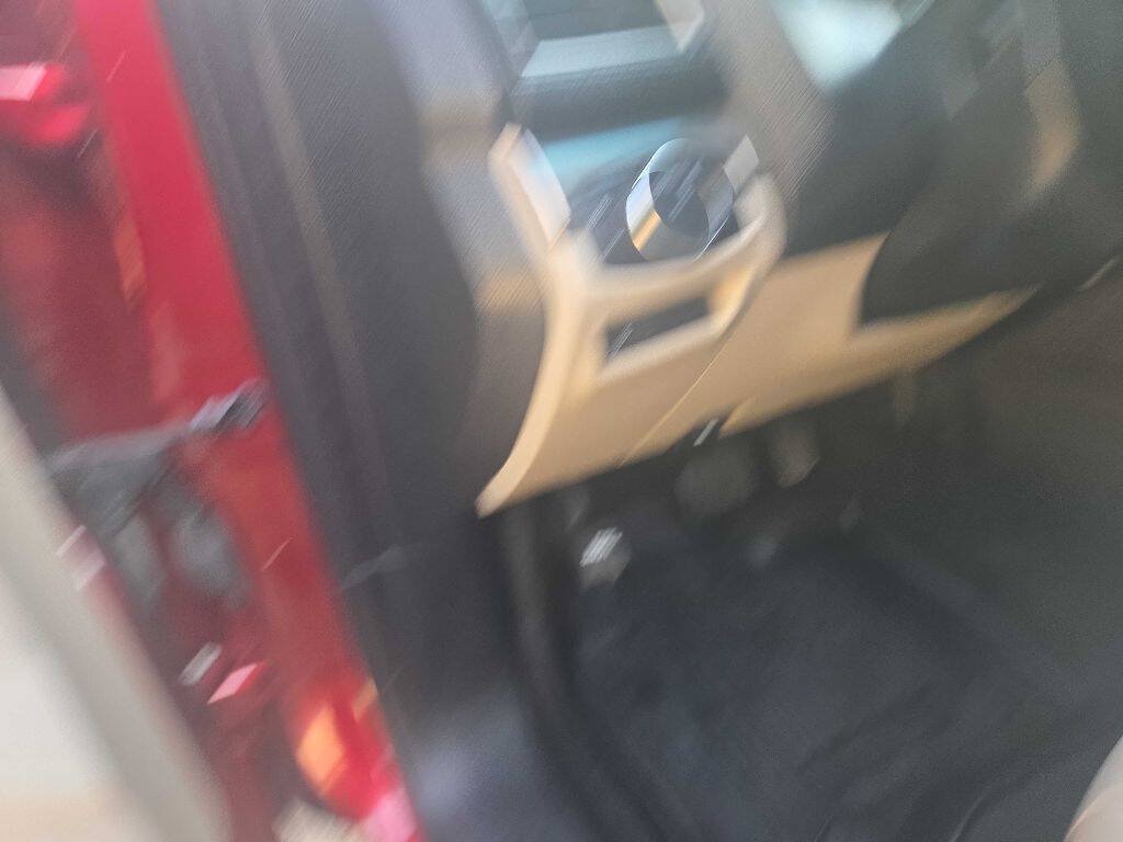 Used 2018 Ford Explorer XLT w/ Equipment Group 202A FWD image 29