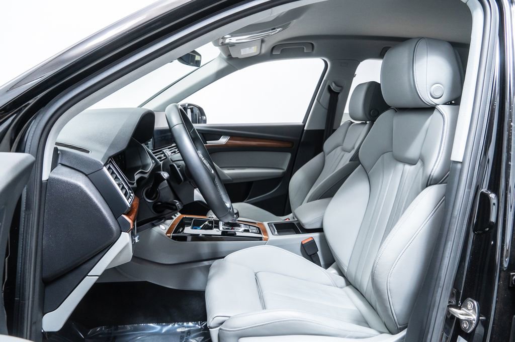 Used 2022 Audi Q5 e Premium w/ Convenience Package image 5