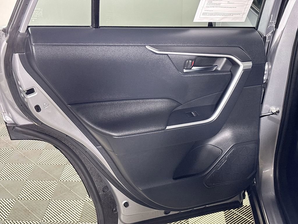Used 2021 Toyota RAV4 XLE Premium image 19