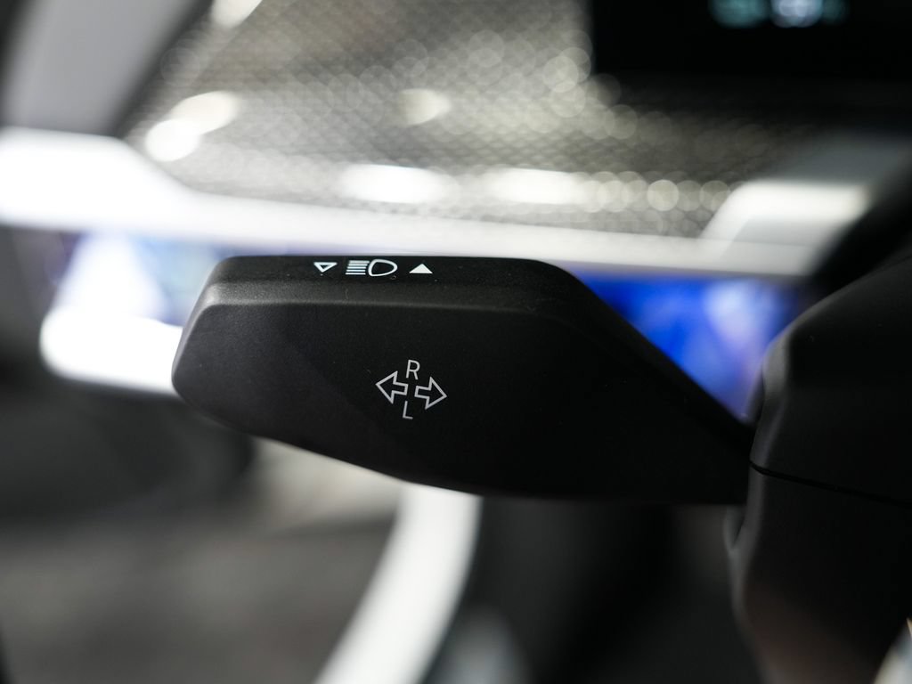 Used 2023 BMW i7 xDrive60 AWD/4WD image 26
