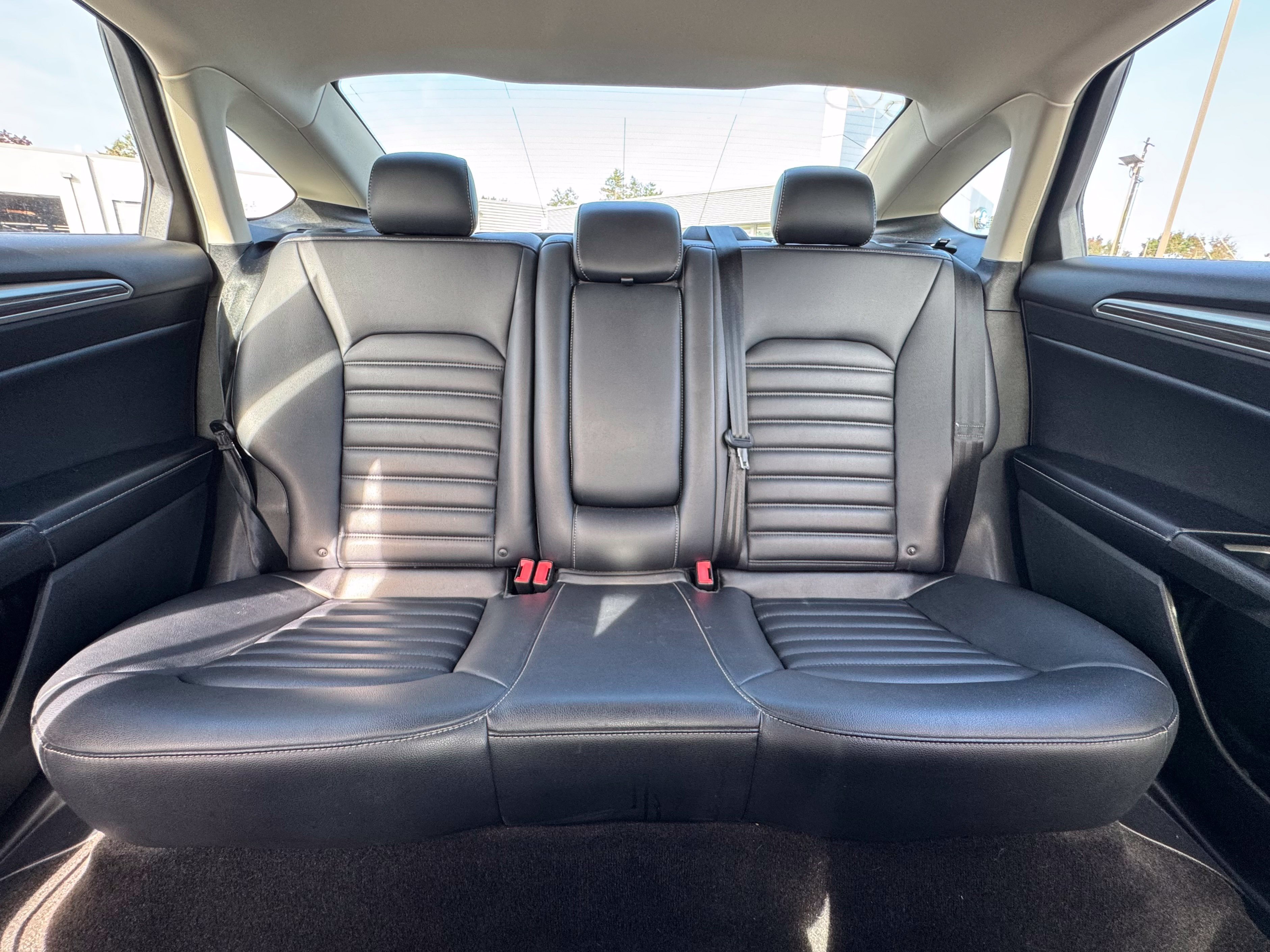 Used 2019 Ford Fusion SEL FWD image 29