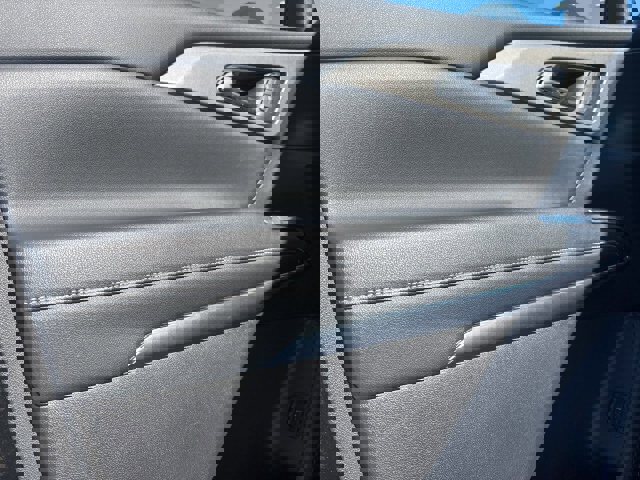 Used 2025 Chevrolet Traverse LT image 32