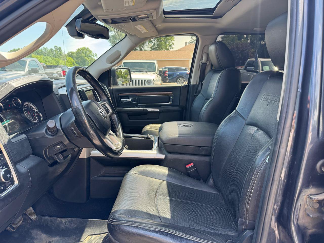 Used 2018 RAM 1500 Laramie w/ Convenience Group AWD/4WD image 11