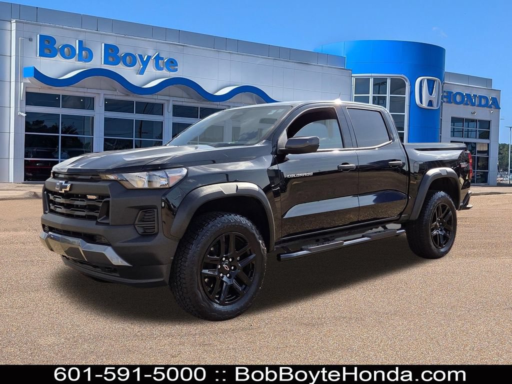 Used 2025 Chevrolet Colorado Trail Boss AWD/4WD image 1