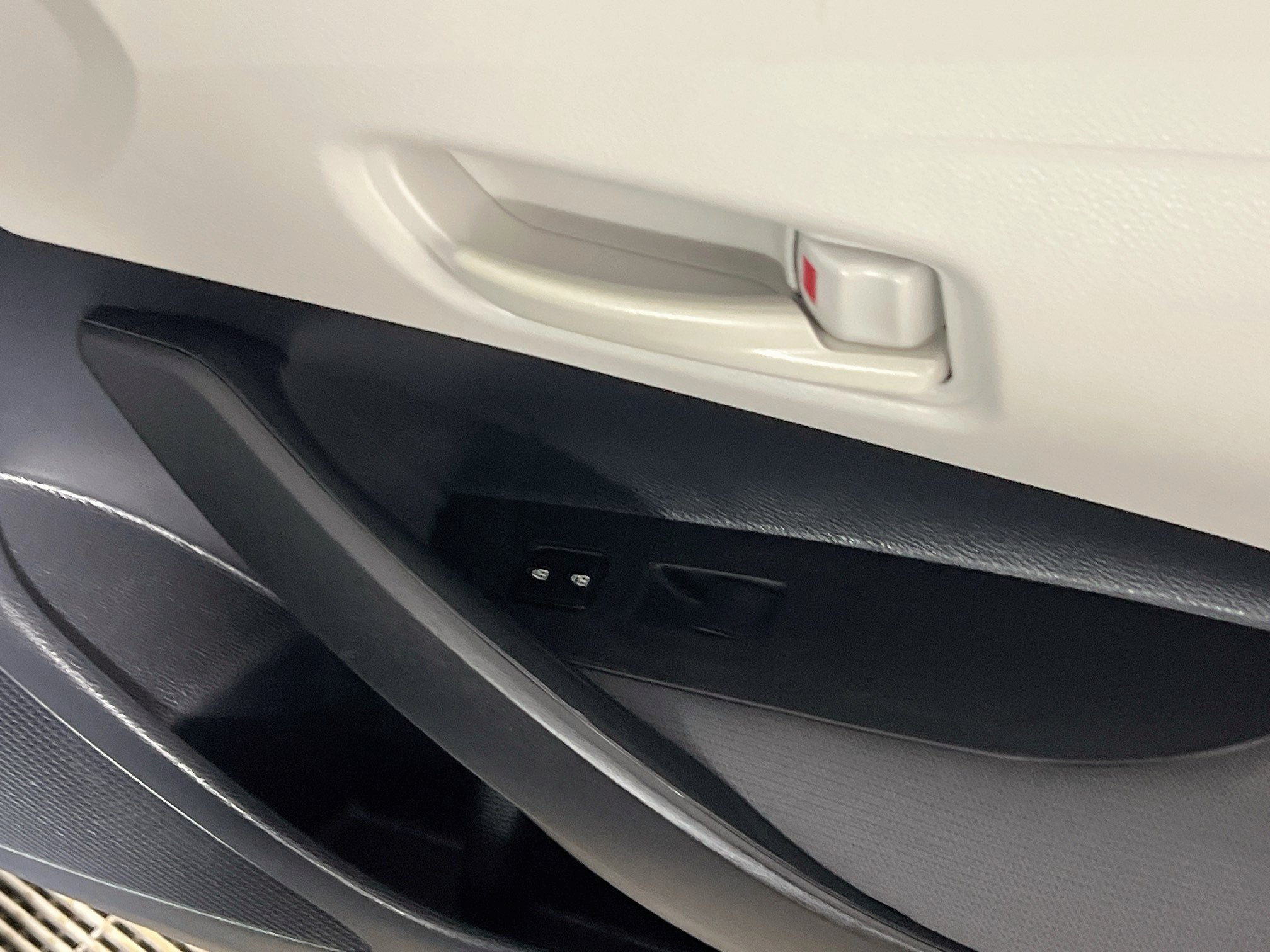 Used 2025 Toyota Corolla LE FWD image 32