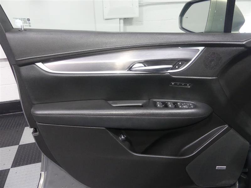 Used 2018 Cadillac XT5 Luxury w/ Driver Awareness Package image 18