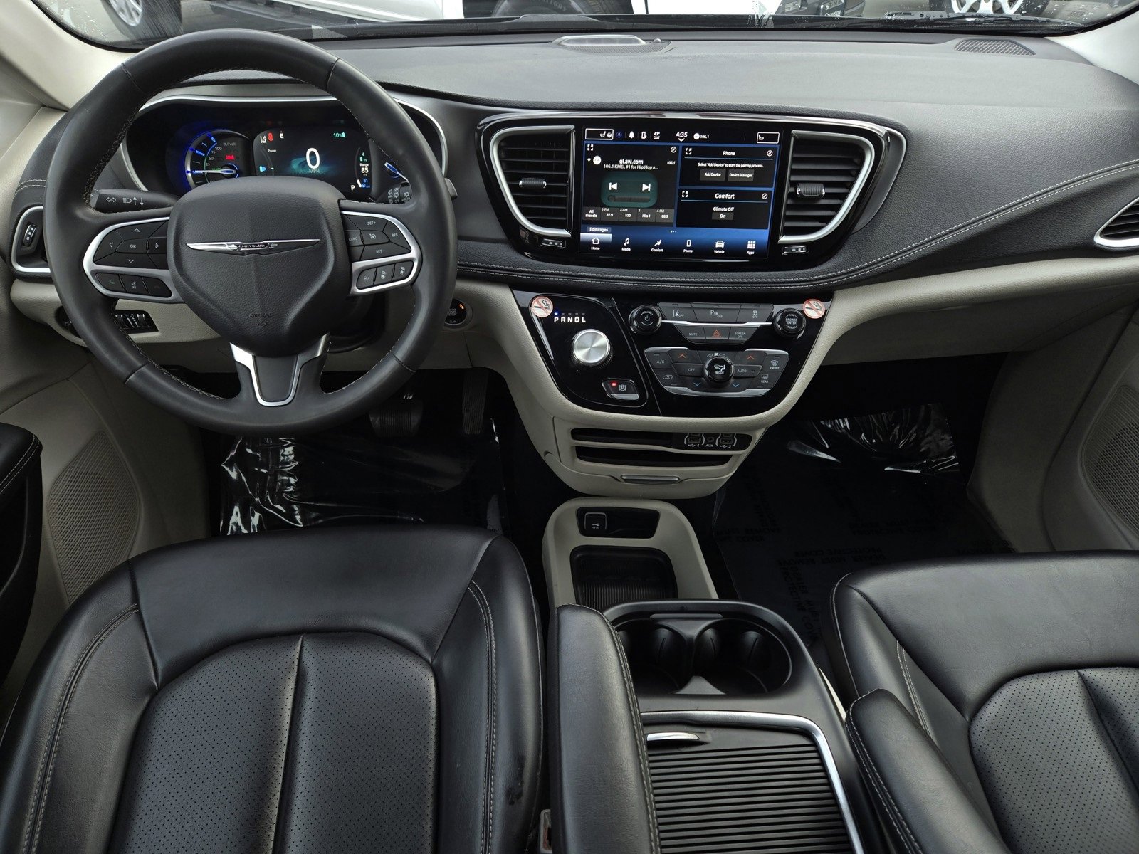 Used 2023 Chrysler Pacifica Touring-L image 13