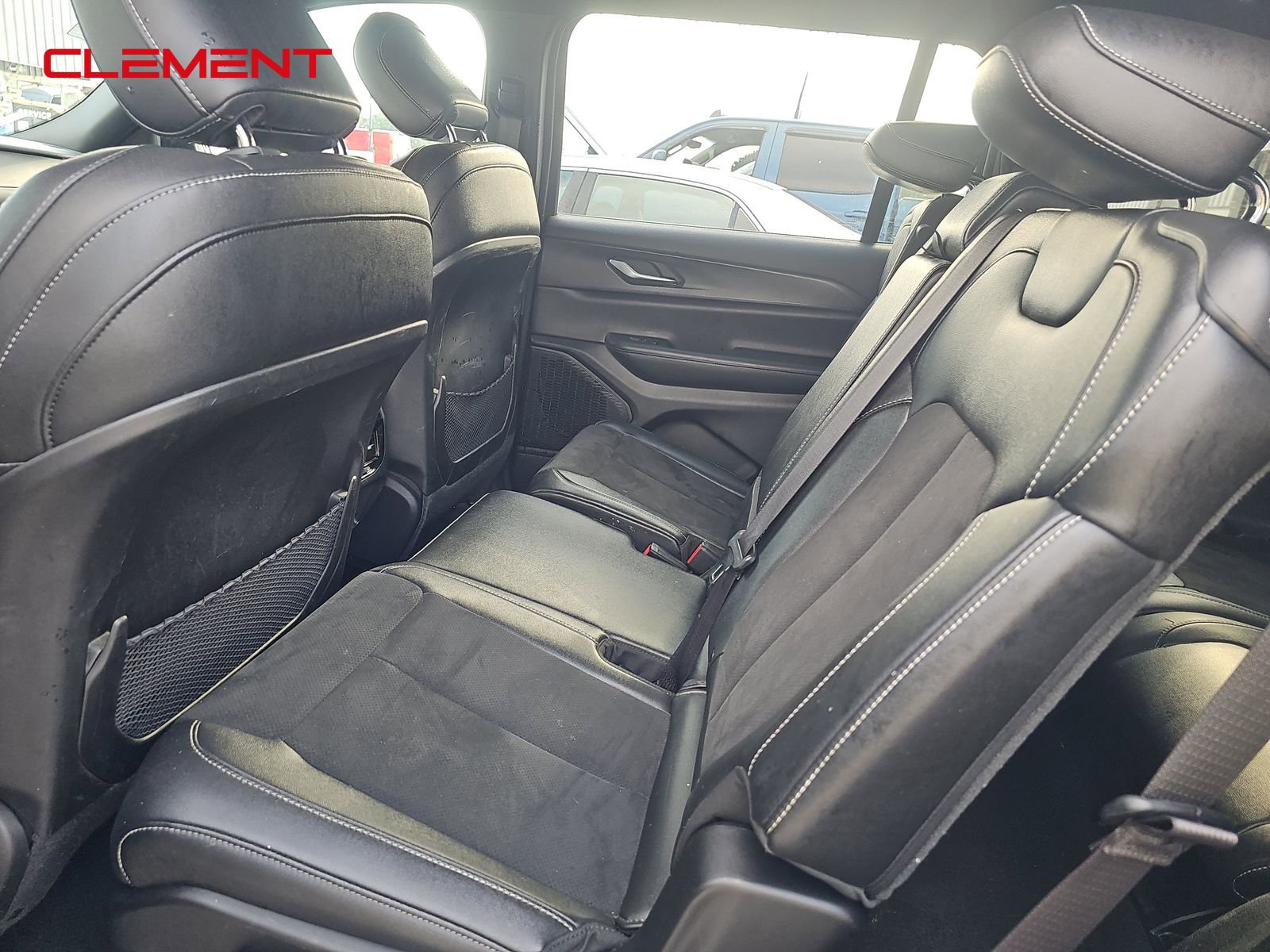 Used 2024 Jeep Grand Cherokee L Laredo image 4