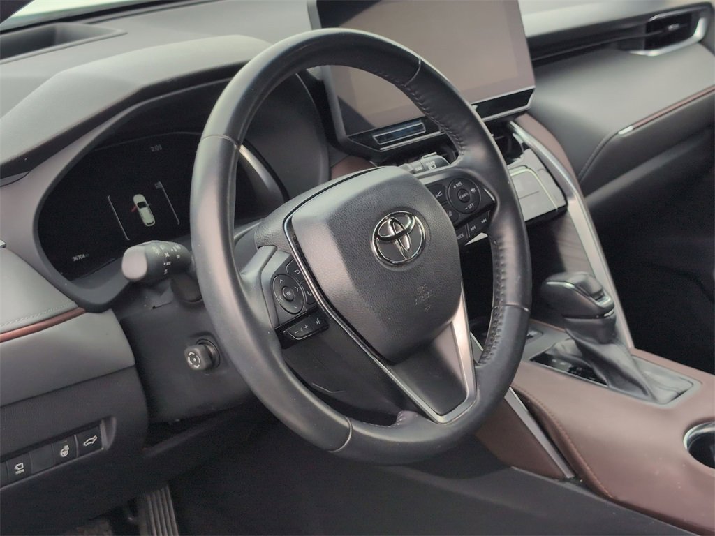 Used 2023 Toyota Venza Limited image 5