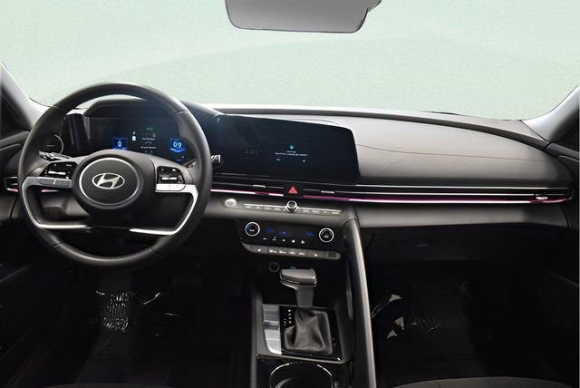 Used 2025 Hyundai Elantra SEL FWD image 5