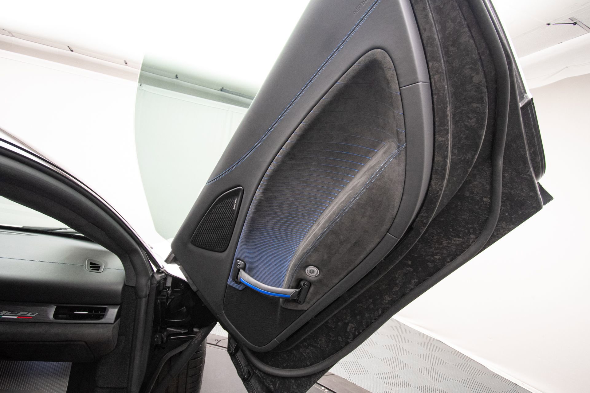 Used 2022 Maserati MC20 Coupe RWD image 16