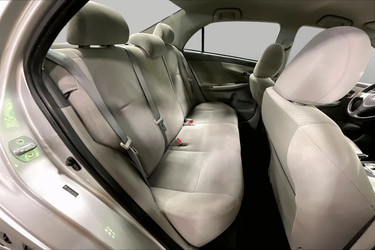 Used 2010 Toyota Corolla LE FWD image 18