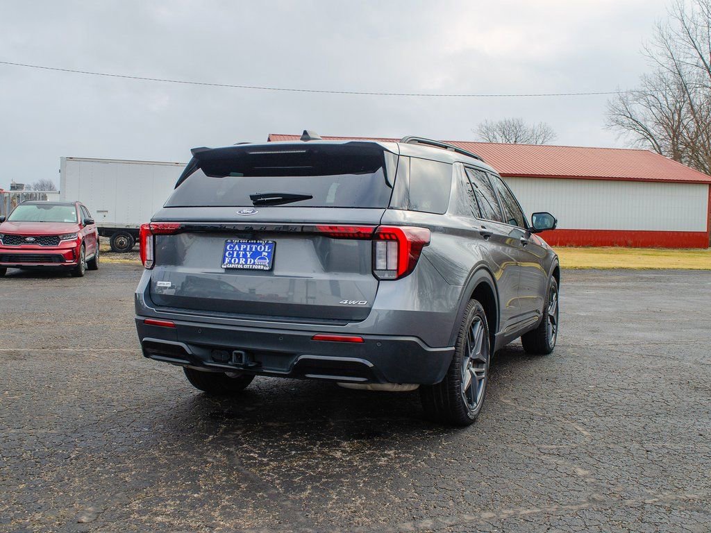 Used 2025 Ford Explorer ST-Line w/ ST-Line Street Pack image 5