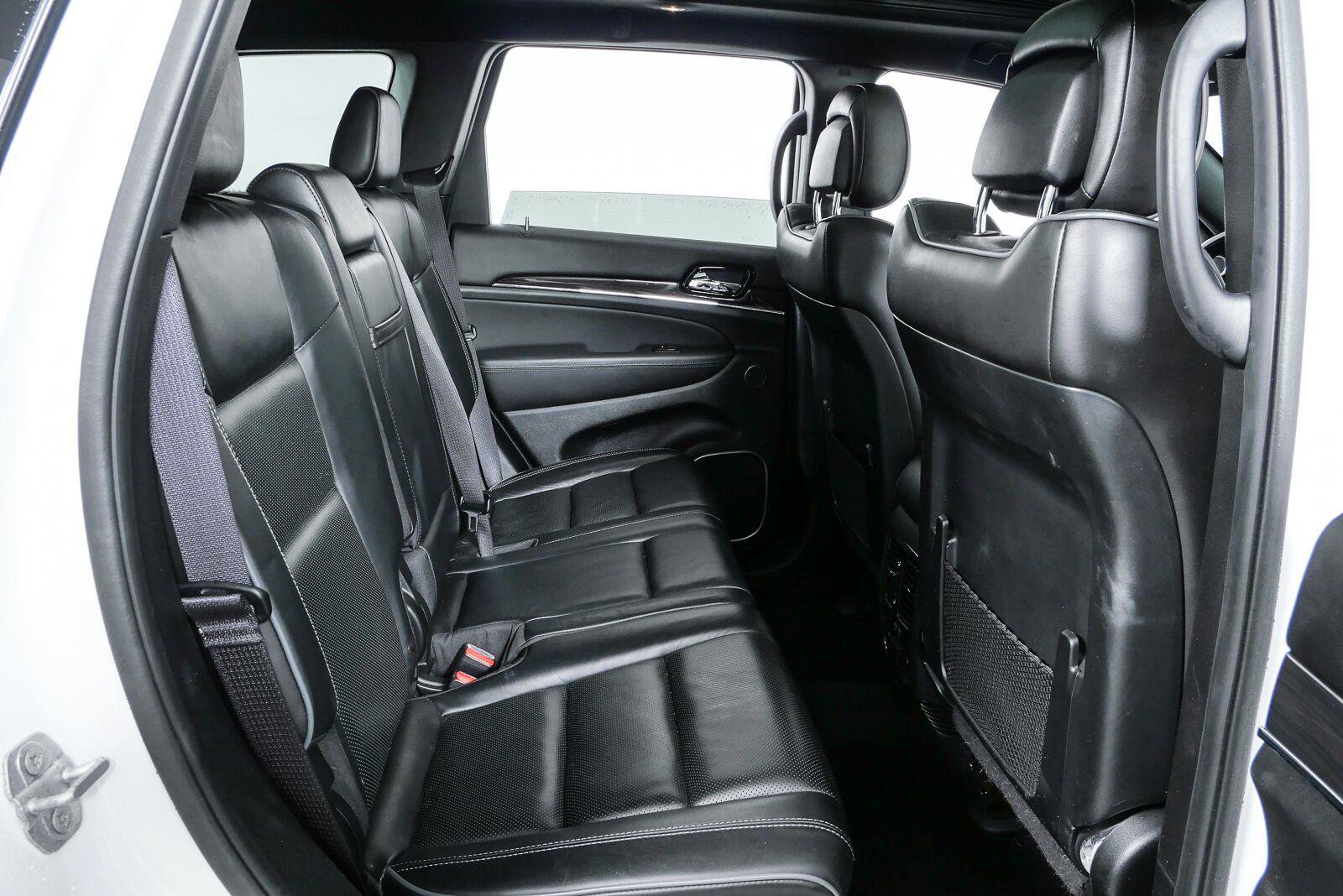 Used 2020 Jeep Grand Cherokee Overland RWD image 23