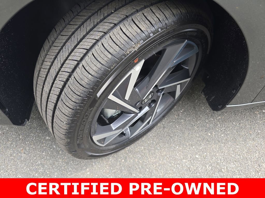 Certified 2025 Hyundai Elantra SEL image 33