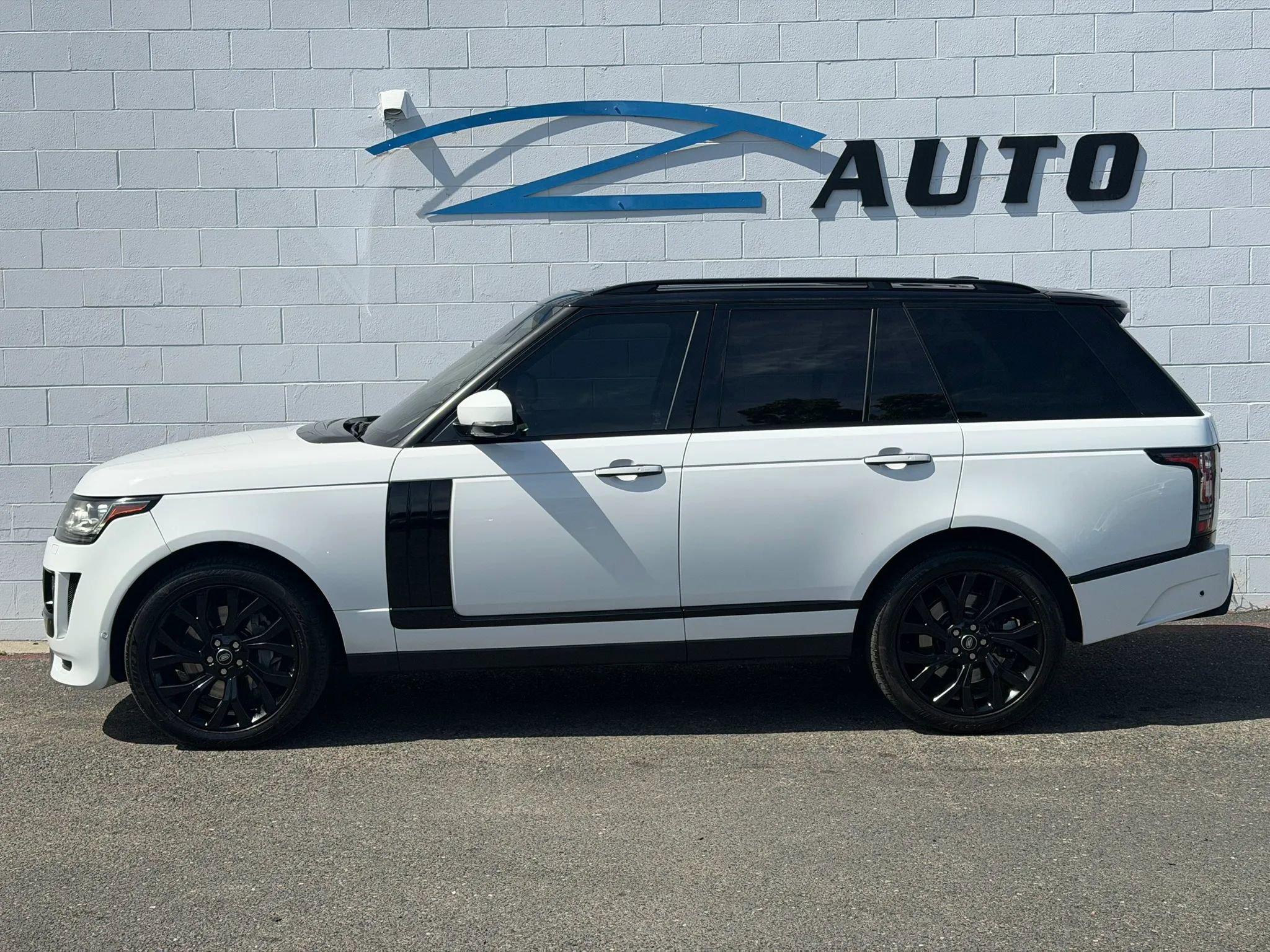 Used 2014 Land Rover Range Rover Autobiography AWD/4WD image 3