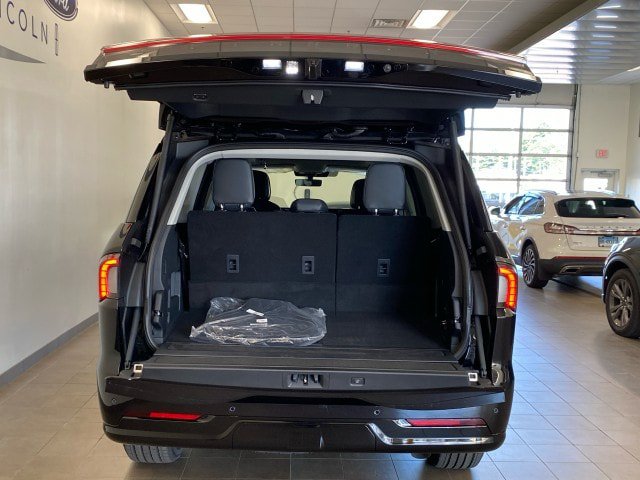 New 2027 Lincoln Navigator Reserve AWD/4WD image 9