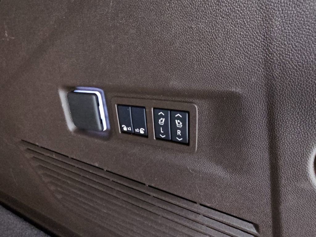Used 2025 GMC Yukon XL Elevation RWD image 36