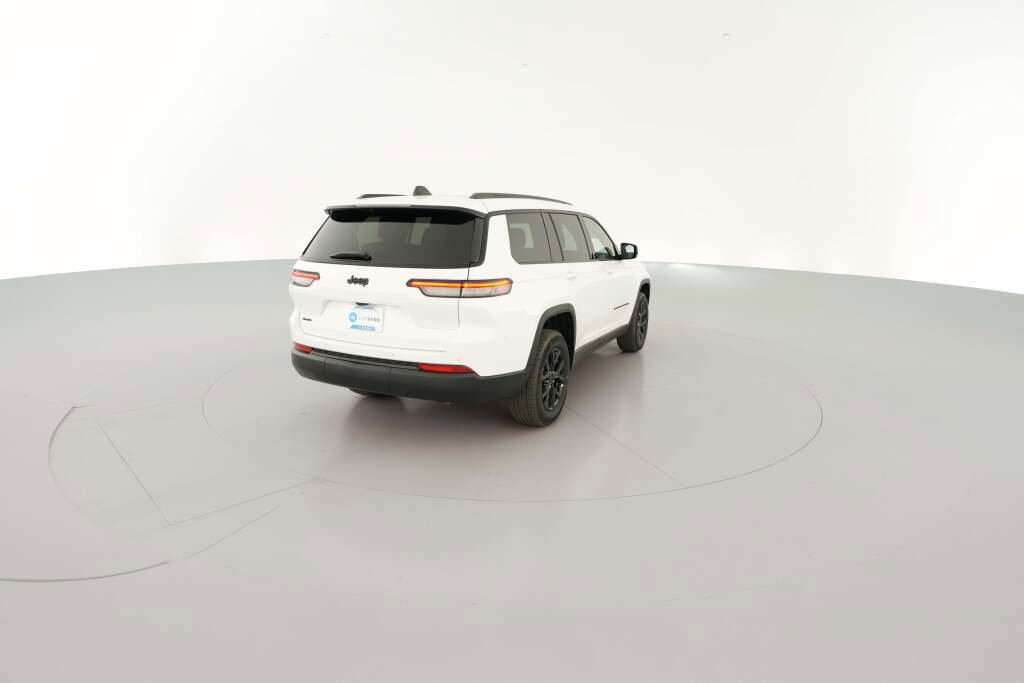 New 2025 Jeep Grand Cherokee L Laredo image 11