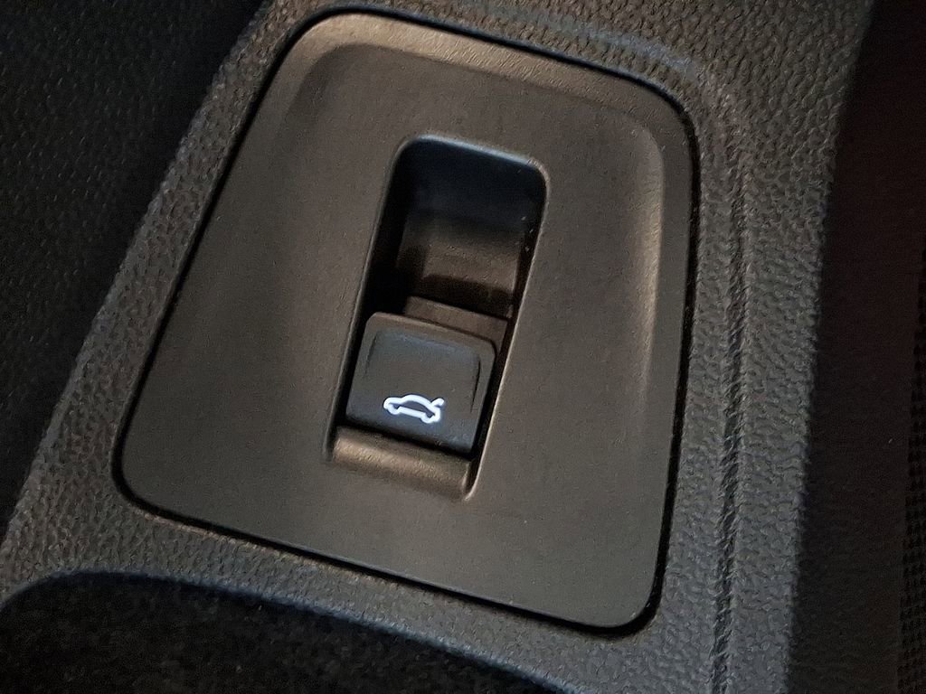 Used 2022 Volkswagen Tiguan SE image 27