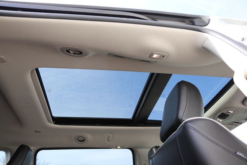 Used 2023 Chrysler Pacifica Limited image 34