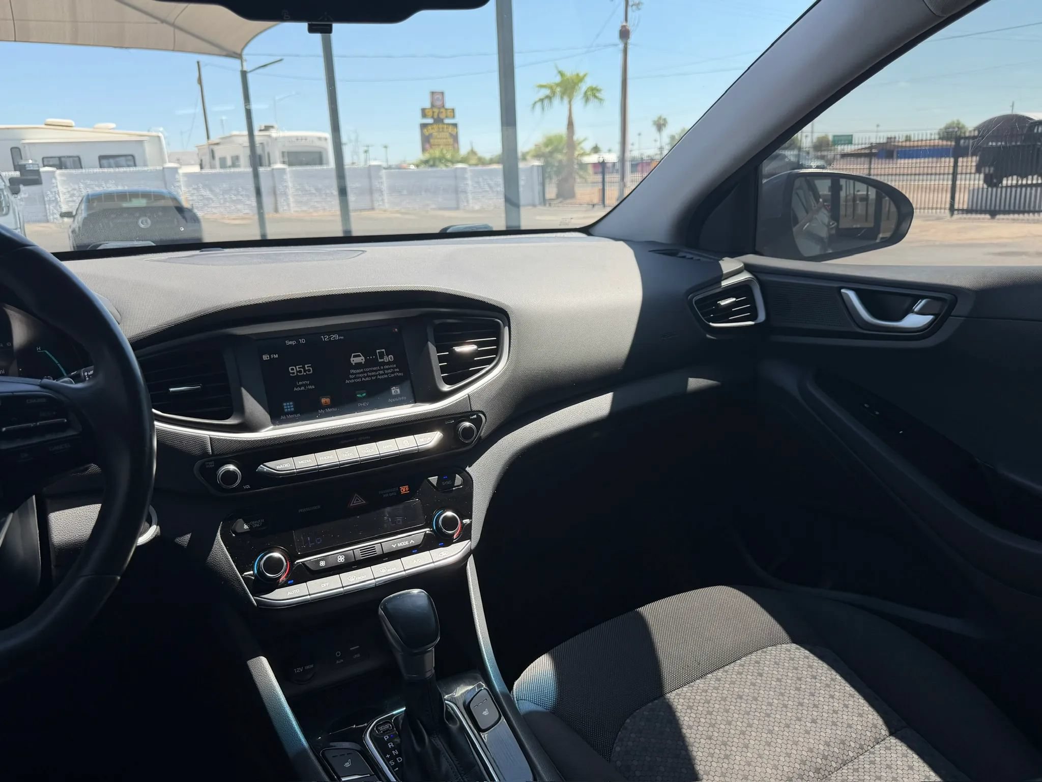 Used 2019 Hyundai Ioniq Plug-In Hybrid FWD image 22