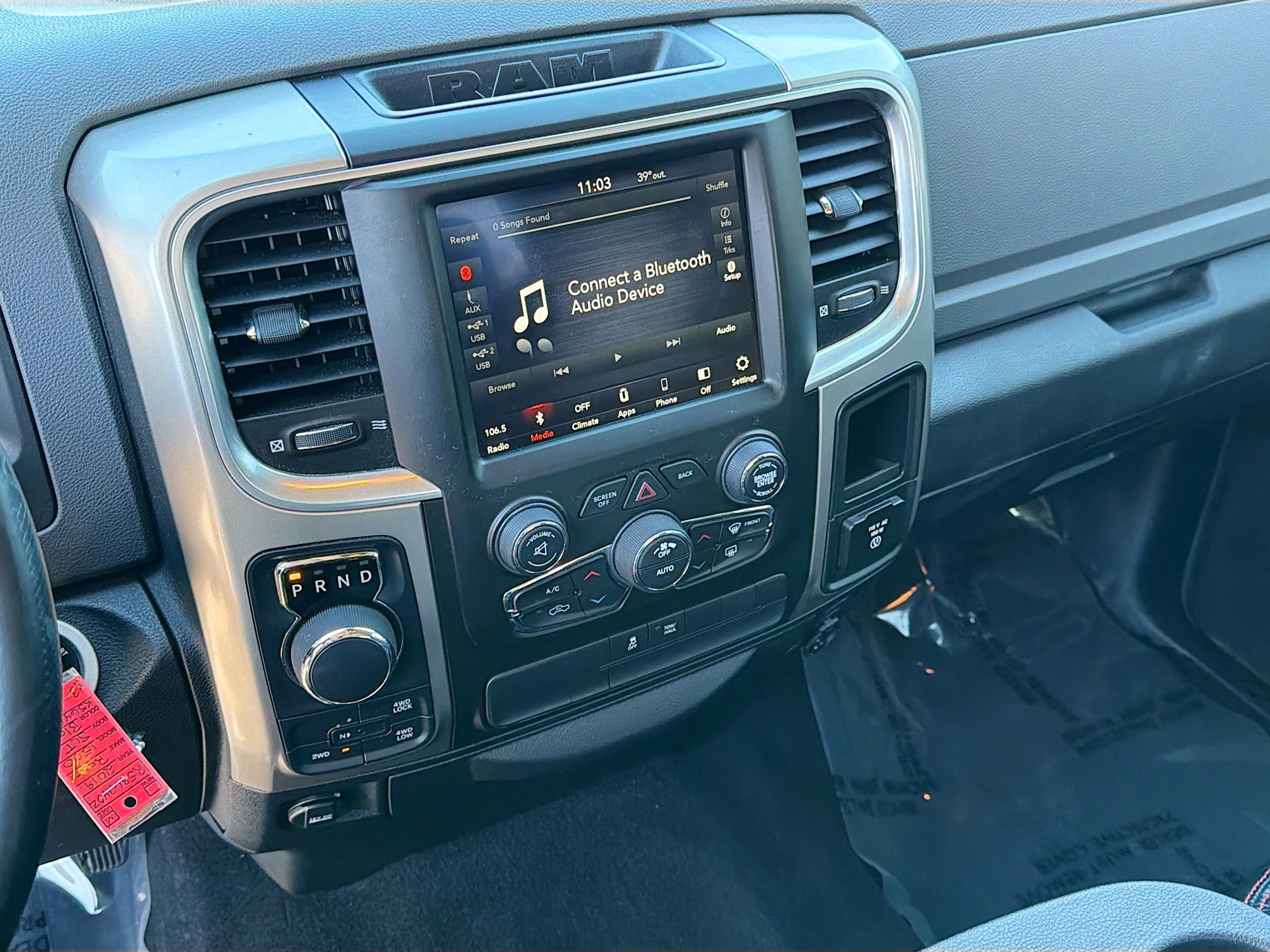 Used 2019 RAM 1500 Classic SLT w/ Luxury Group image 25
