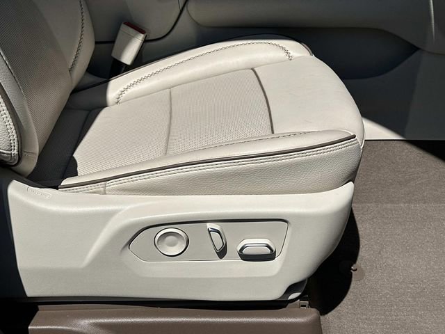 Used 2023 GMC Yukon XL Denali image 11