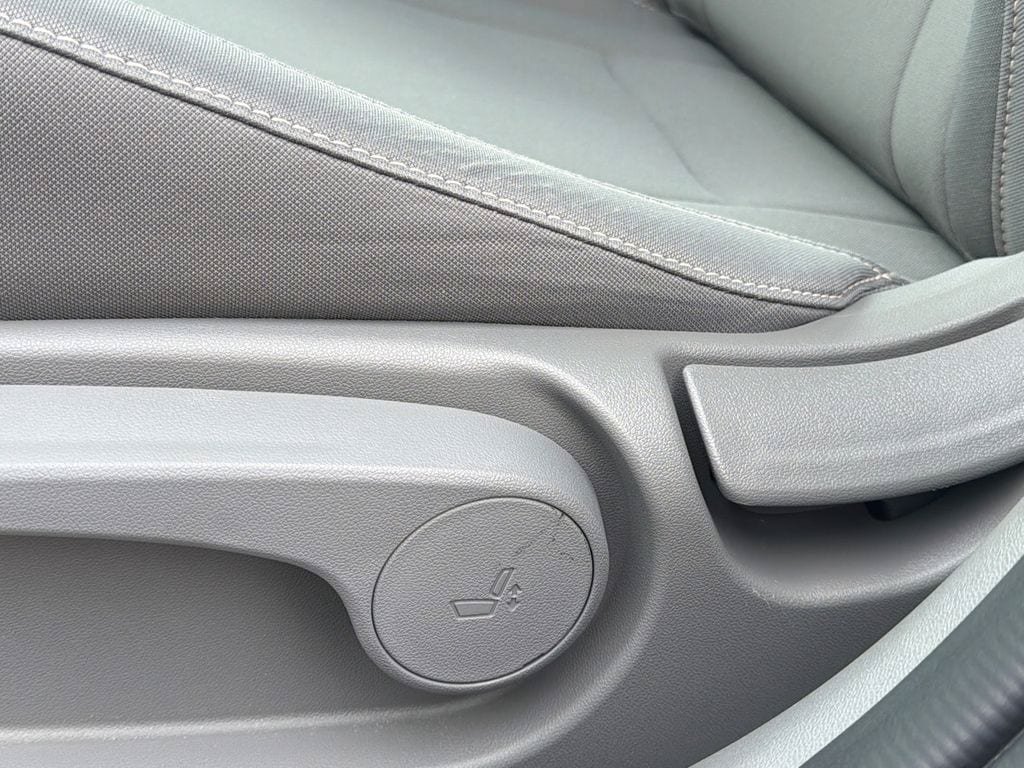 Certified 2024 Hyundai Elantra SEL FWD image 17