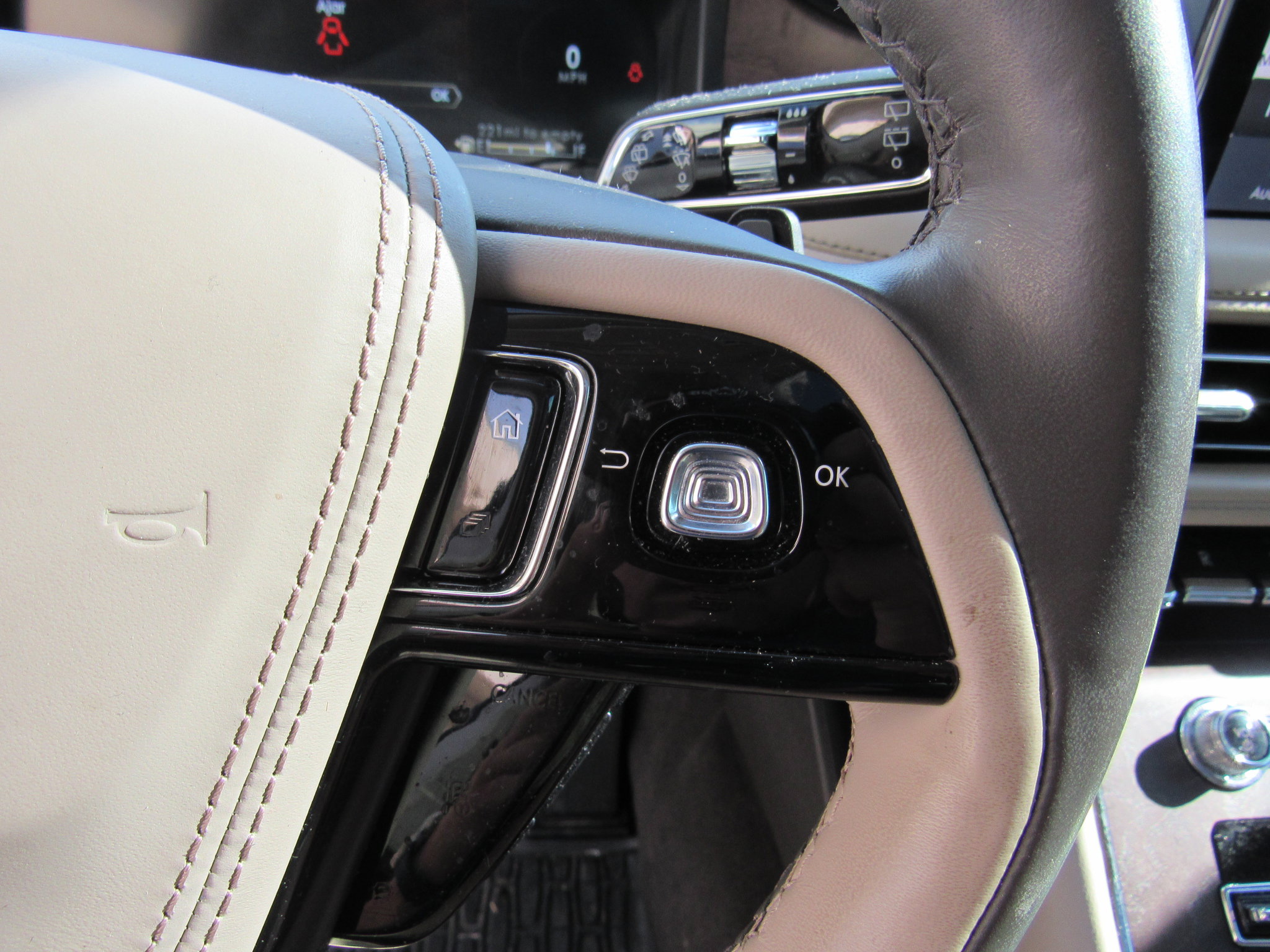 Used 2023 Lincoln Aviator Reserve w/ Equipment Group 201A image 25