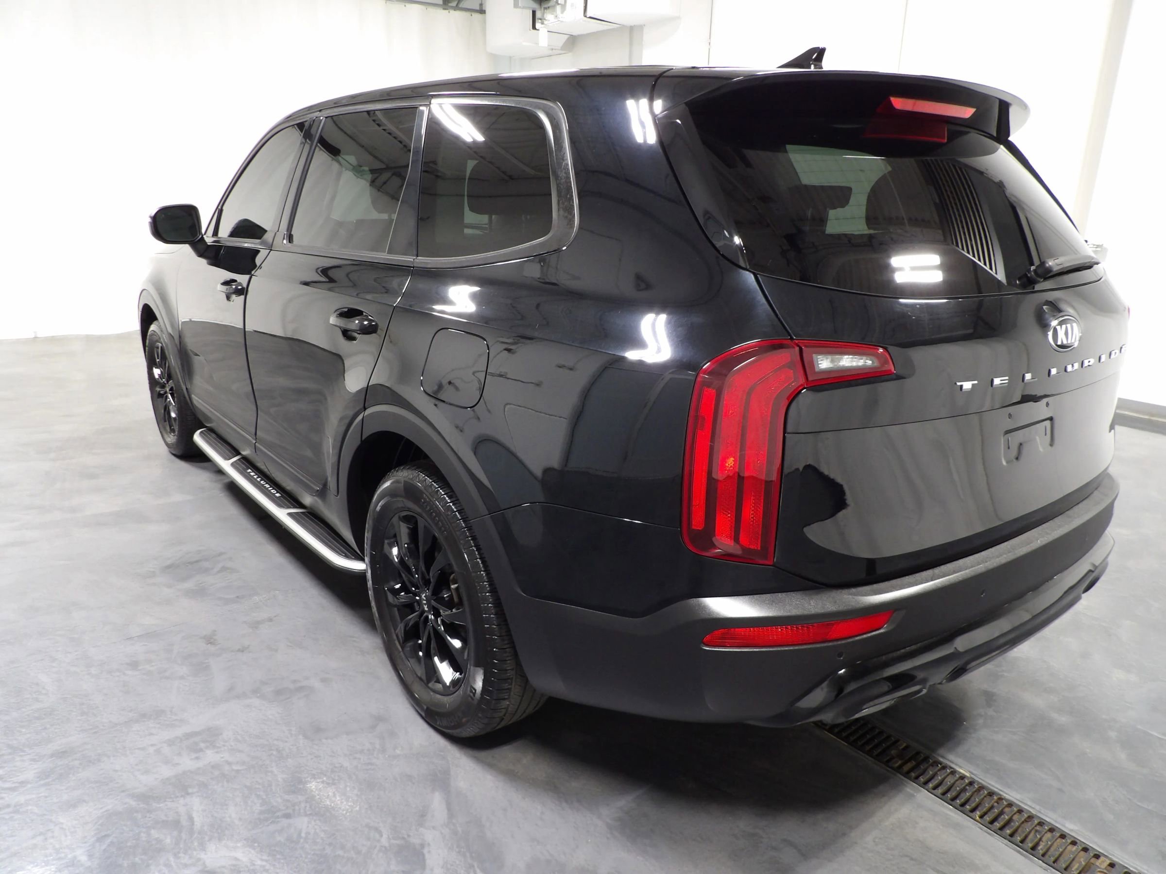 Used 2021 Kia Telluride LX AWD/4WD image 7
