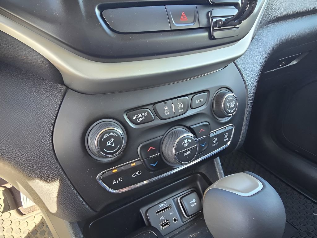 Used 2016 Jeep Cherokee Trailhawk w/ Comfort/Convenience Group image 20