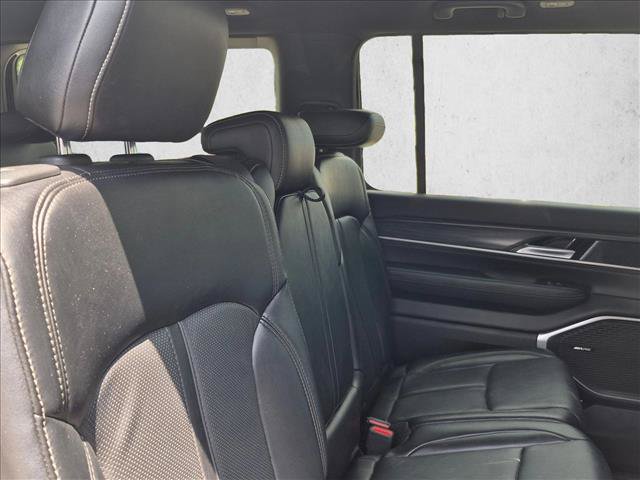 Used 2024 Jeep Wagoneer Series II w/ Flexible Seating Group AWD/4WD image 13